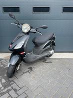 Derbi boulevard piaggio 125cc 4 takt duits, Fietsen en Brommers, Brommers | Derbi, Zo goed als nieuw, 1 versnellingen, 125 cc