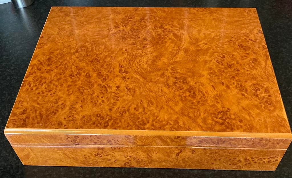 Sigaren kistje, klimaat kistje, Verzamelen, Rookartikelen, Aanstekers en Luciferdoosjes, Ophalen of Verzenden, Zo goed als nieuw