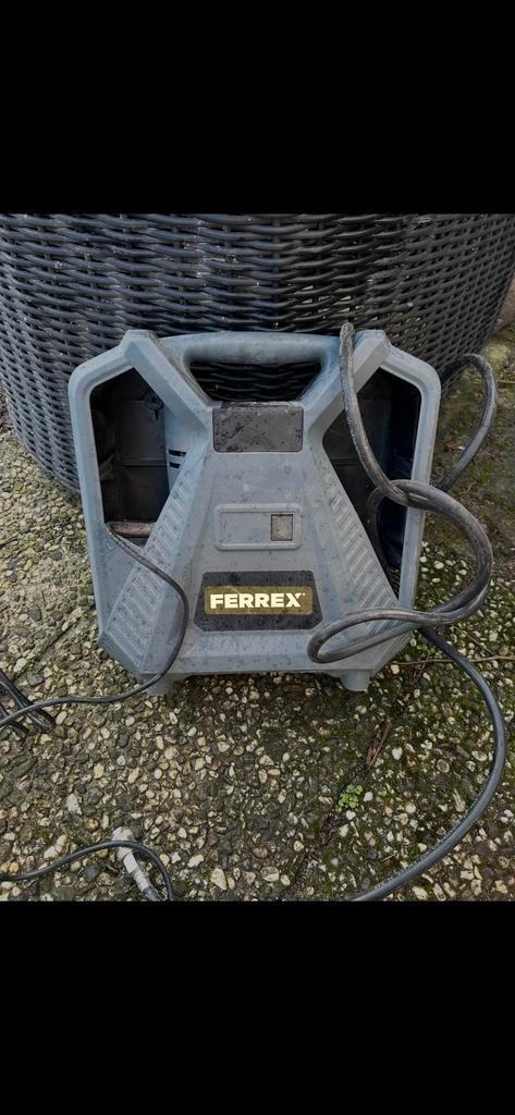 Ferrex Compressor - Compact en Draagbaar, Doe-het-zelf en Verbouw, Compressors, Gebruikt, 6 tot 10 bar, Minder dan 25 liter, Minder dan 200 liter/min