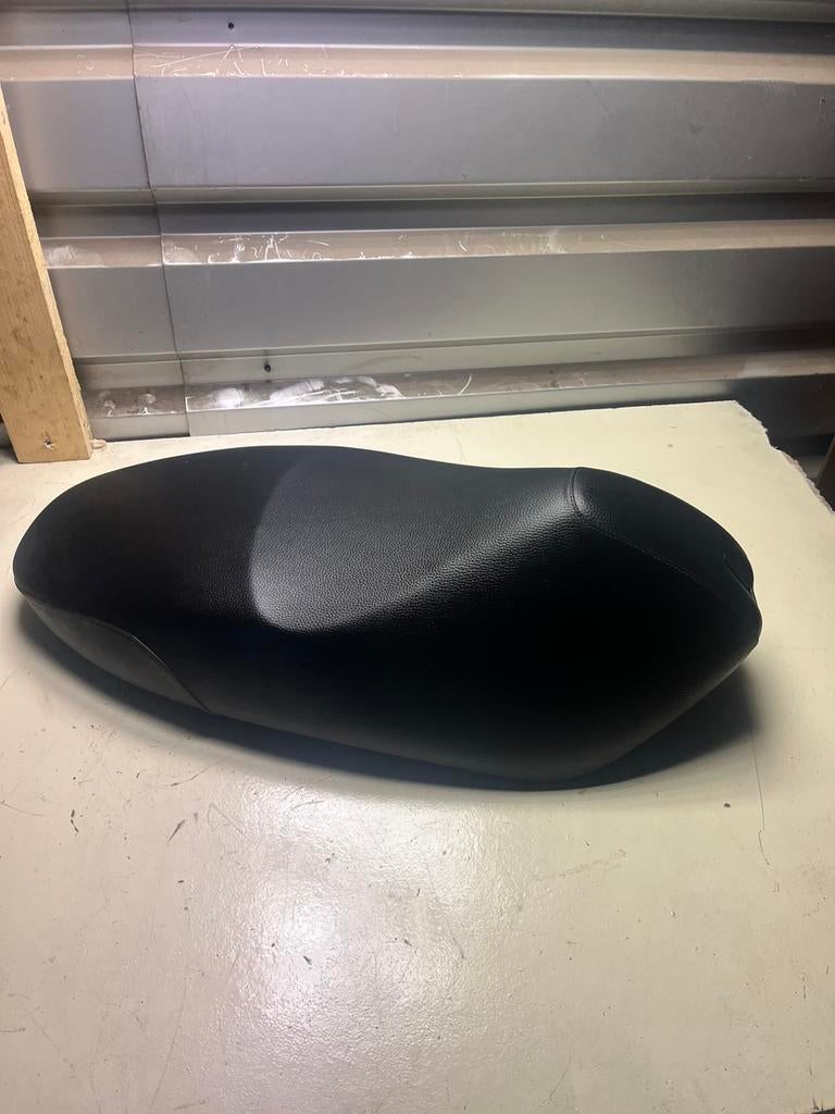 Piaggio zip titanium origineel zadel, Ophalen of Verzenden