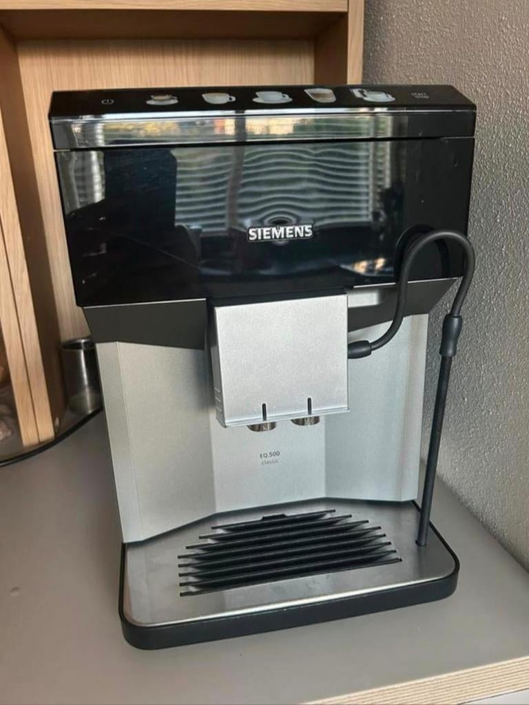 Siemens EQ500 Classic volautomaat koffiezetapparaat, Witgoed en Apparatuur, Koffiezetapparaten, Ophalen, Afneembaar waterreservoir