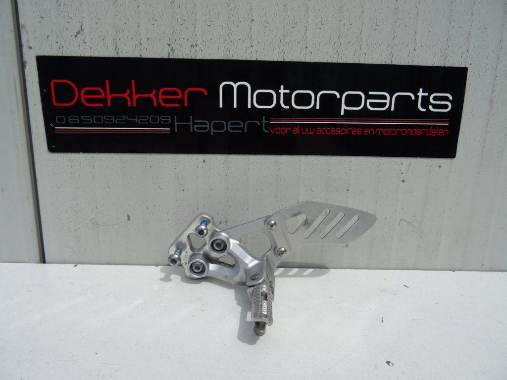 Linker Voetsteun Suzuki GSXR750 / GSXR600 2006-2007 K6 K7, Gebruikt, -, -, Ophalen of Verzenden