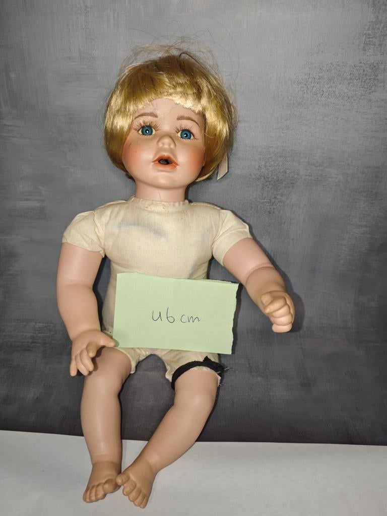 4 porseleinen poppen, Verzamelen, Poppen, Ophalen of Verzenden, Zo goed als nieuw, Pop