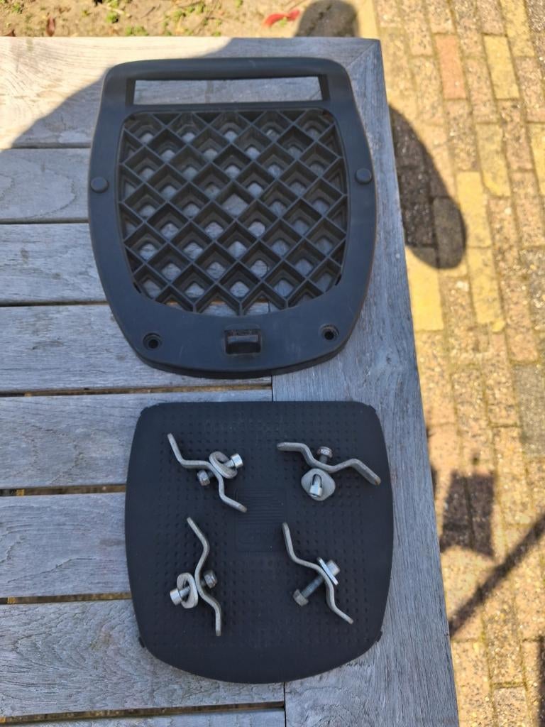 Topkoffer grondplaat GiVi, Ophalen of Verzenden, Gebruikt