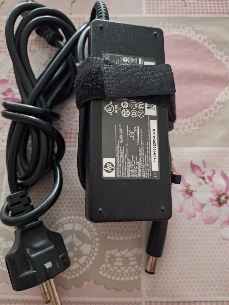 HP 90W GROTE PIN ADAPTER/OPLADER €10,00, Ophalen, Zo goed als nieuw, HP