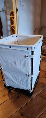Witte canvas wasmand ,wielen van house doctor industriëel, Huis en Inrichting, Woonaccessoires | Prullenbakken, Ophalen of Verzenden
