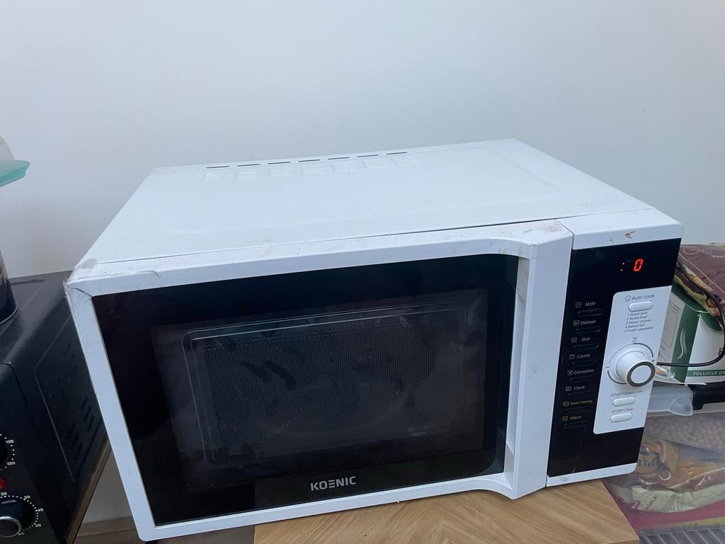 Koenic Magnetron - Werkt perfect, deur defect, Witgoed en Apparatuur, Magnetrons, Ophalen, Combimagnetron, Gebruikt, Grill