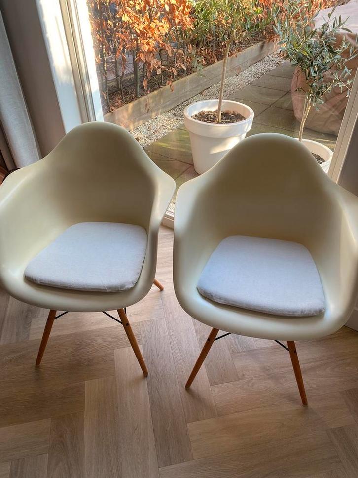 2 Vitra Eames DAW stoelen - ivory, Huis en Inrichting, Stoelen, Gebruikt, Twee, Stof, Overige kleuren, Ophalen