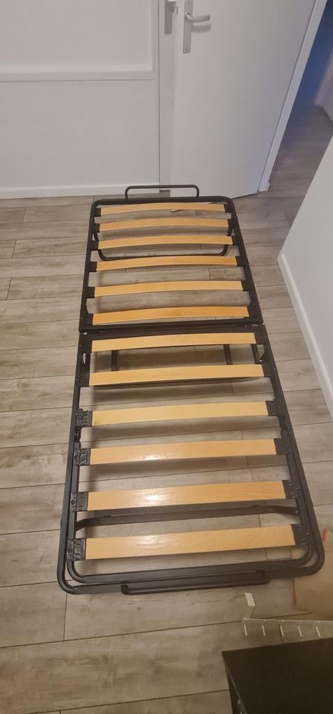 Opklapbed met matras in goede staat 24090 m, Verstelbaar, Eenpersoons, Zwart, Zo goed als nieuw