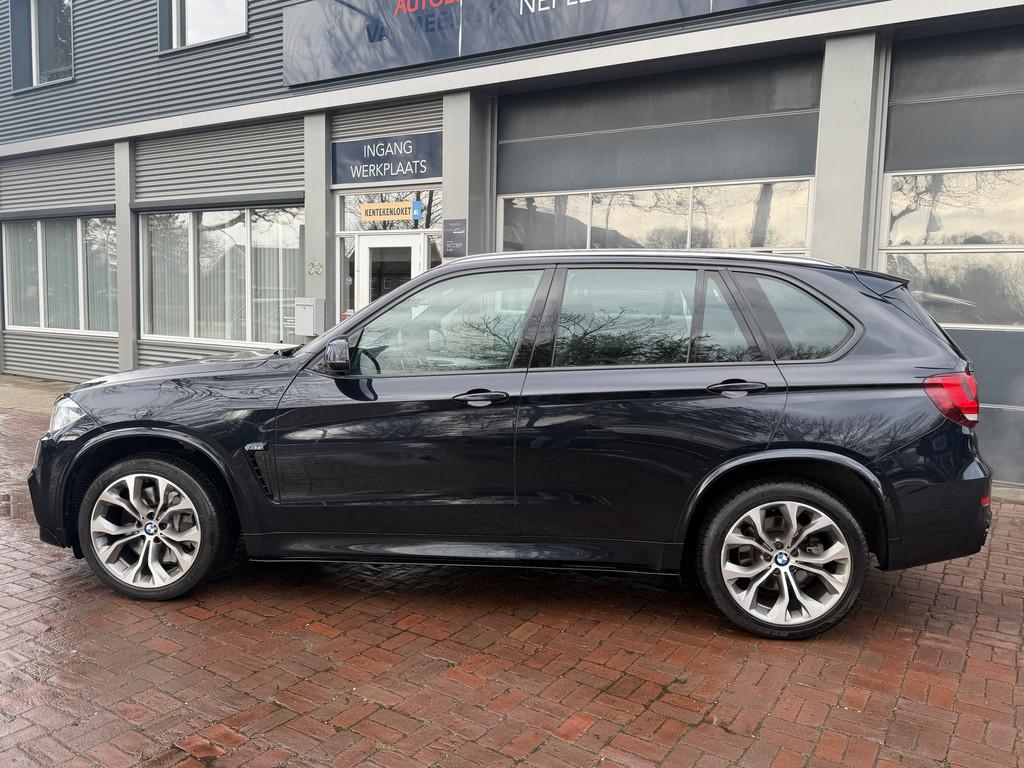 BMW X5 xDrive50i High Executive 7p Dealer onderhouden Bj 201, Auto's, BMW, Automaat, Gebruikt, 7 stoelen, Zwart