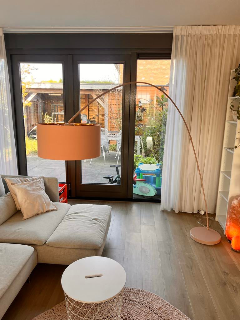 Roze booglamp van MADE., Ophalen, Gebruikt, Metaal, 150 tot 200 cm