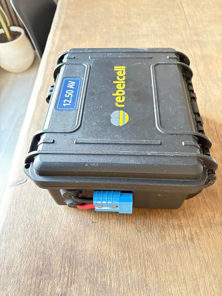 Rebelcell Outdoorbox 12.50 AV - Lithium Accu (634Wh)€729,-, Watersport en Boten, Hengelsport | Karpervissen, Zo goed als nieuw