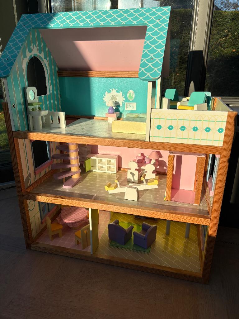 Houten poppenhuis Mentari, Kinderen en Baby's, Speelgoed | Poppenhuizen, Ophalen, Zo goed als nieuw, Poppenhuis