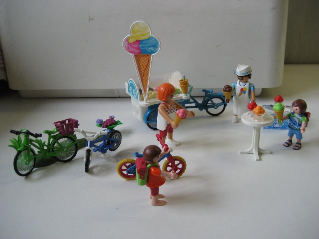 playmobil moeder met kd op fiets eten ijsje bij ijscokar, Ophalen of Verzenden, Zo goed als nieuw