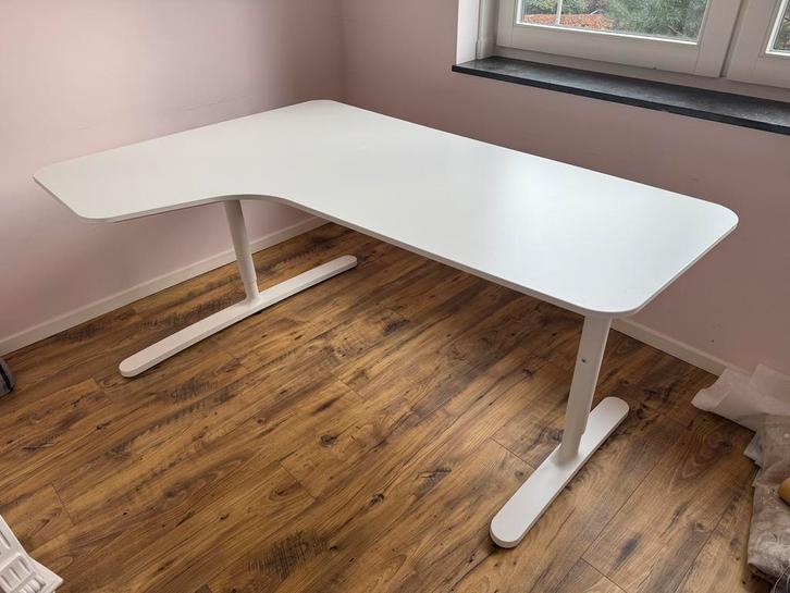 Ikea Bekant hoekbureau | nieuwstaat | in hoogte verstelbaar, Huis en Inrichting, Bureaus, Zo goed als nieuw, In hoogte verstelbaar