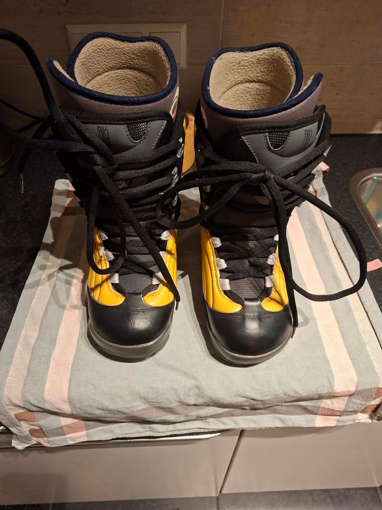 Deeluxe Snowboardschoenen - Geel/Zwart, Ophalen of Verzenden, Gebruikt, Snowboots