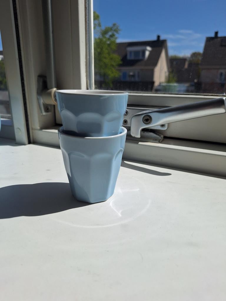 Mooie blauwe espressokopjes 2st., Ophalen of Verzenden, Aardewerk, Overige stijlen, Kop(pen) en/of Schotel(s)