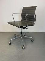 8 Vitra Eames Ea117 bureaustoel Bruin Leer alu, Niet ingevuld, Bruin, Niet ingevuld, Zo goed als nieuw