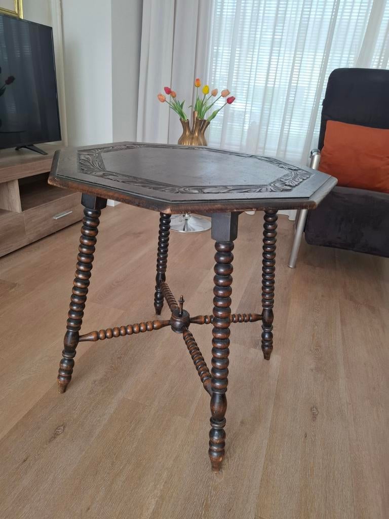 Leuke oude 8-hoekige tafel, Ophalen