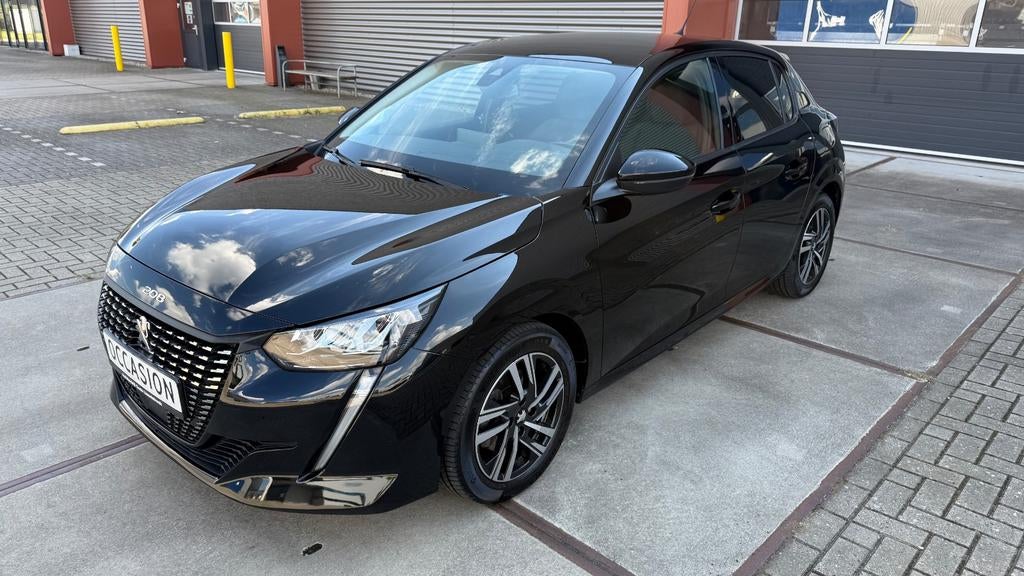Peugeot 208 1.2 Allure 100pk Pano, Carplay Achteruitcamera, Voorwielaandrijving, 100 pk, Zwart, Handgeschakeld