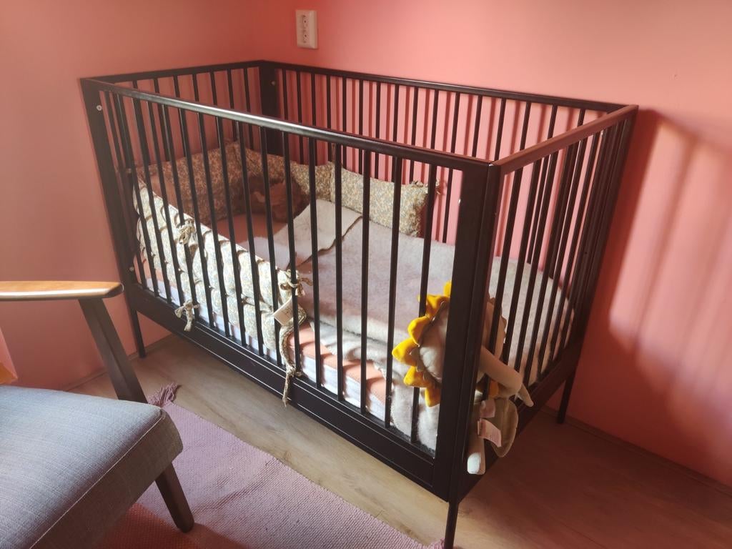 Coming Kids Bliss ledikant zwart, Kinderen en Baby's, Babywiegjes en Ledikanten, Ophalen of Verzenden, Gebruikt, Ledikant