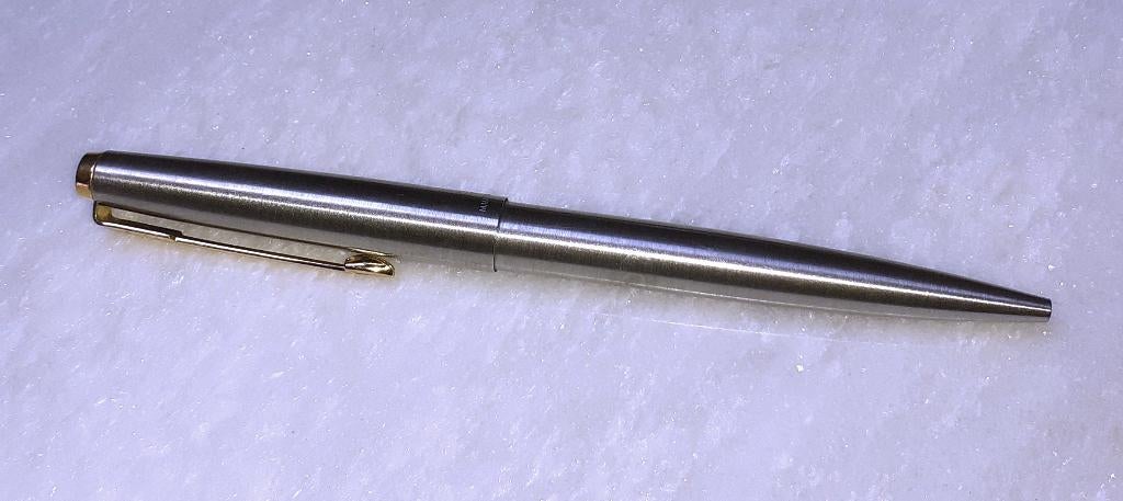 Verzamelen vintage parker pen zilver en goud deluxe, Verzamelen, Pennenverzamelingen, Ophalen of Verzenden, Zo goed als nieuw
