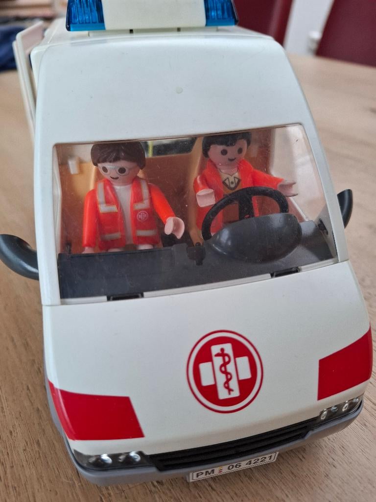 ambulance playmobil, Kinderen en Baby's, Speelgoed | Playmobil, Ophalen of Verzenden, Zo goed als nieuw, Complete set