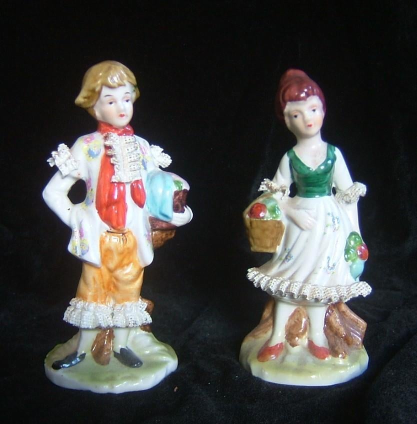 Vintage poselijnen beeldjes met kantafwerking jaren 50 / 60, Ophalen of Verzenden, Zo goed als nieuw, Mens