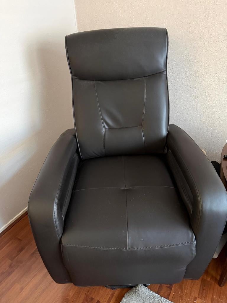 Sta op stoel, Huis en Inrichting, Fauteuils, Ophalen, Gebruikt, Leer, 50 tot 75 cm