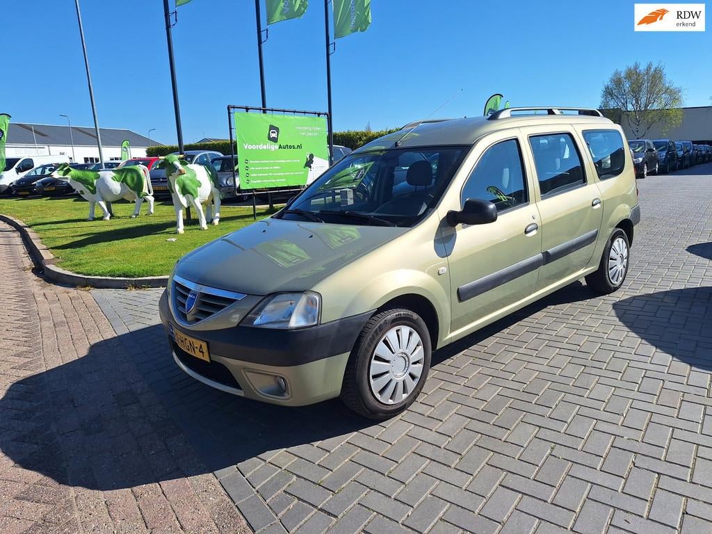 Dacia Logan MCV 1.6-16V Lauréate 7p / INRUILKOOPJE, Auto's, Dacia, Gebruikt, 7 stoelen, Origineel Nederlands, Bedrijf
