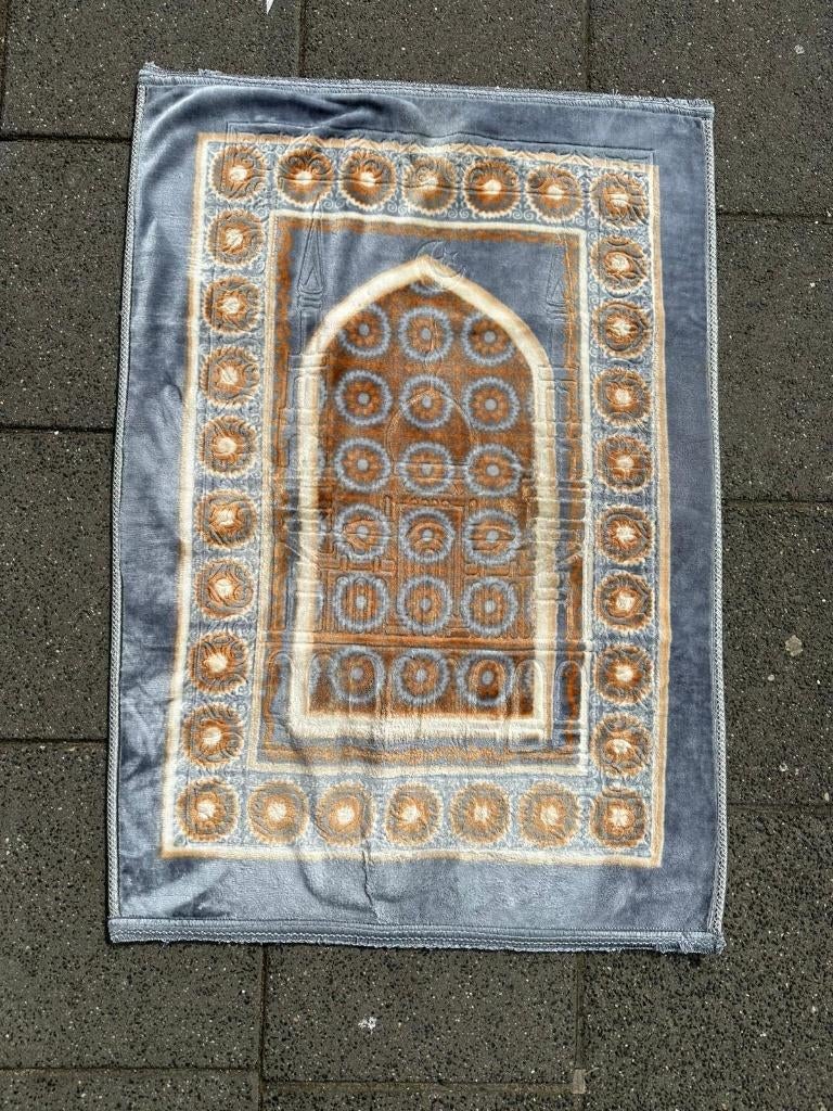 Hand Genopt sajadeh ( Gebeds Mat ) 112 x 75 cm, Wol, Nieuw, NA, NA