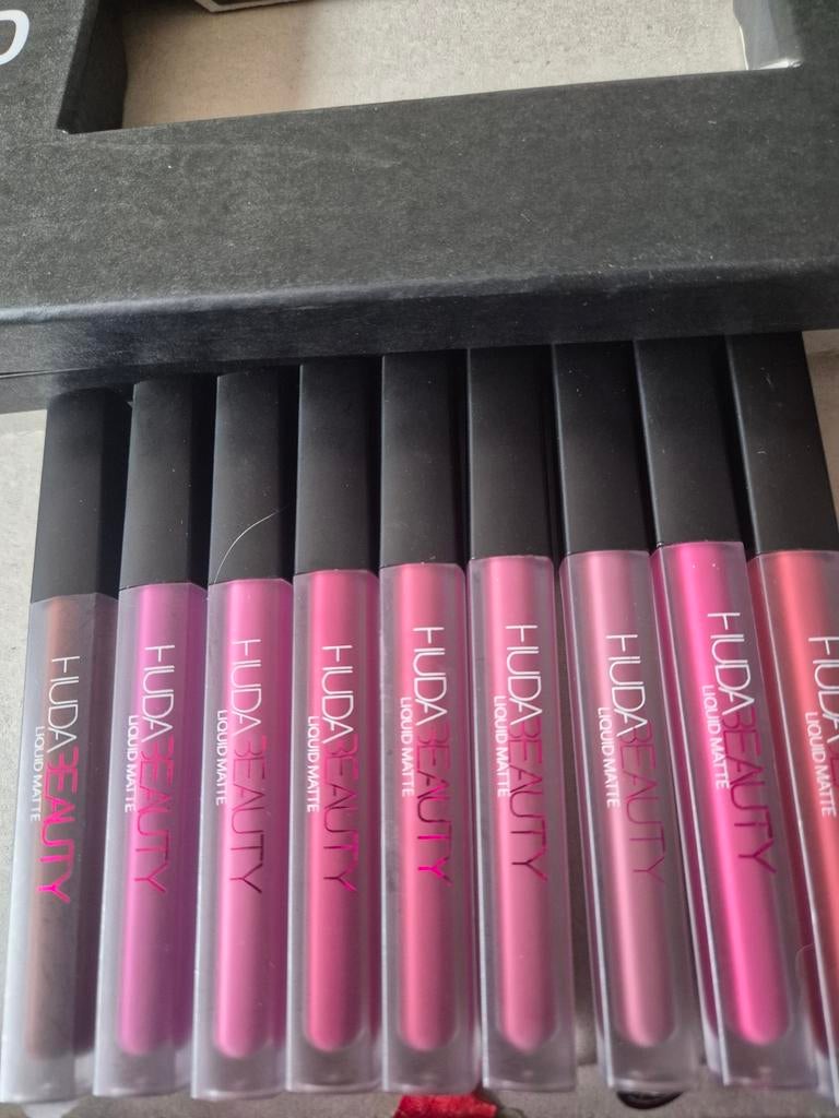 Huda Beauty Liquid Matte Lipsticks - 9 stuks, Sieraden, Tassen en Uiterlijk, Uiterlijk | Cosmetica en Make-up, Lippen, Nieuw, Ophalen of Verzenden