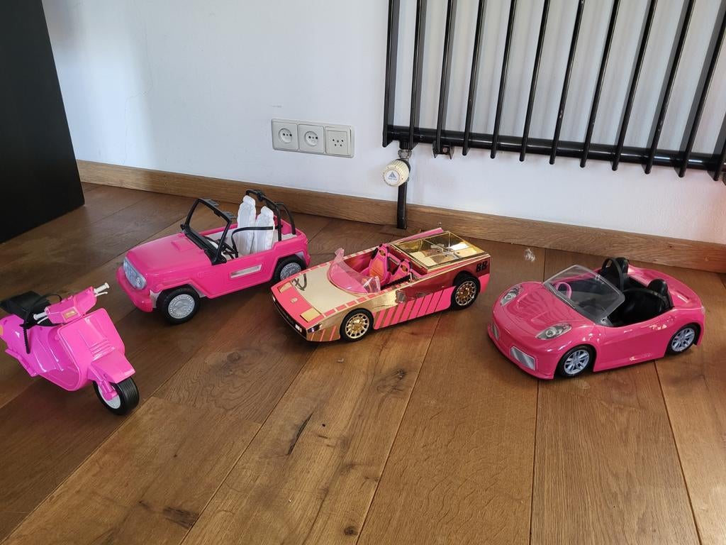 Set van leuke roze barbie auto's en scooter, Ophalen