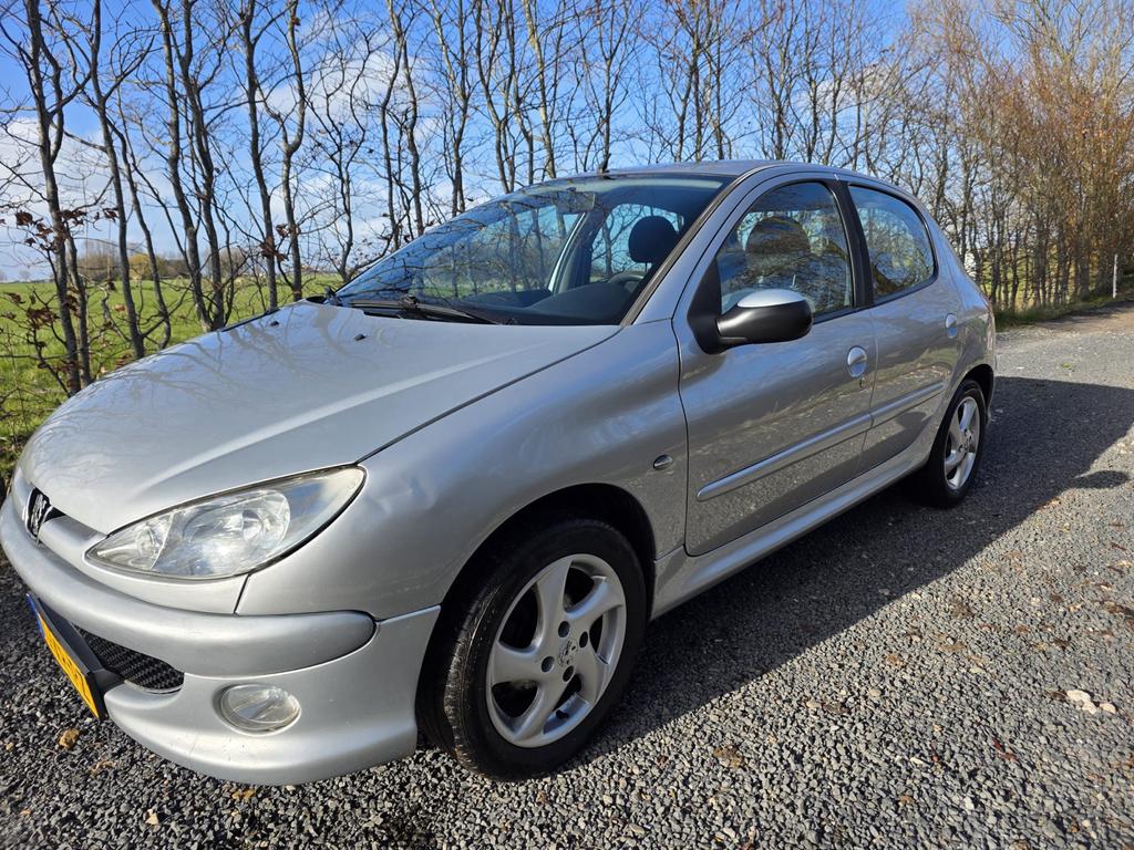 Peugeot 206 1.4 5D 2007 Grijs, Voorwielaandrijving, 31 €/maand, 4 cilinders, Origineel Nederlands