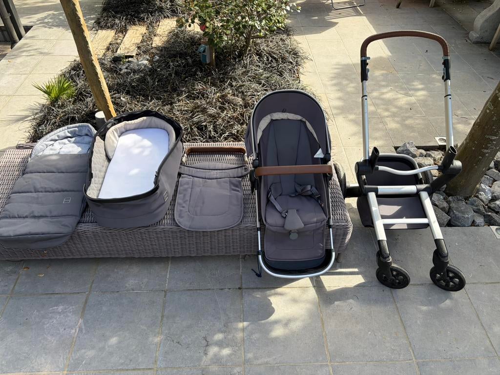 Joolz Geo kinderwagen complete set (wieg, zitje, frame), Ophalen, Zo goed als nieuw, Overige merken, Verstelbare duwstang