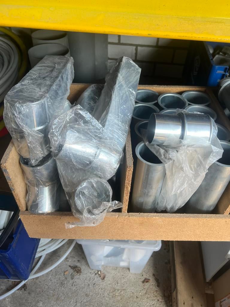 Diverse tapeind 80 mm, goot benodigdheden en zink bochten, Doe-het-zelf en Verbouw, Dakpannen en Dakbedekking, Ophalen of Verzenden