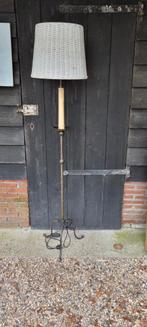 Stoere staande lamp met rieten kap - Vintage look, Ophalen, Gebruikt, Vintage, Landelijk, Industrieel, 100 tot 150 cm