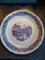 Vintage Arcopal France bord met dorpsgezicht en bloemen, Ophalen of Verzenden