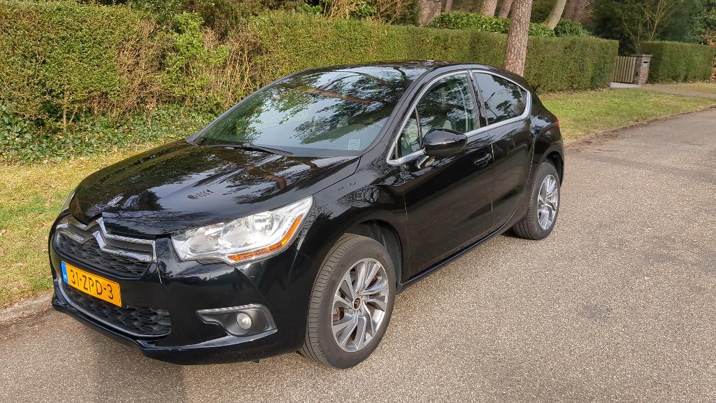 Citroën DS4 1.6 THP 120KW AUT 2013 Zwart, Auto's, Citroën, Zwart, 715 kg, Leder en Stof, Origineel Nederlands