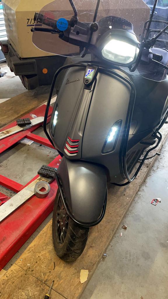 Vespa Sprint 2017, Fietsen en Brommers, Scooters | Vespa, Ophalen, Zo goed als nieuw, Benzine