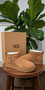 UGG Ultra Mini Chestnut Boots – Nieuw in doos, UGG, Bruin, Lage of Enkellaarzen, Nieuw