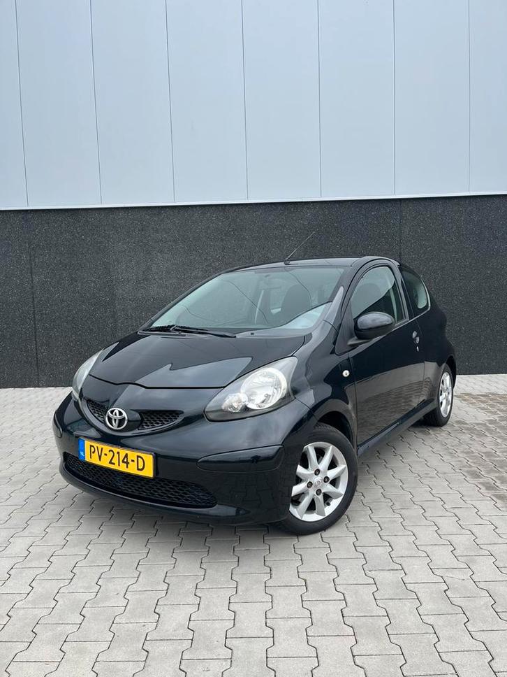 Toyota Aygo 1.0 12V Vvt-i 3DRS MMT 2006 Zwart / NW KOPPELING, Auto's, Toyota, Particulier, Aygo, Airbags, Airconditioning, Centrale vergrendeling