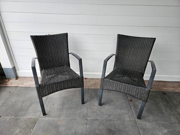 Gratis 2 Wicker tuinstoelen met metalen frame, Tuin en Terras, Tuinstoelen, Ophalen