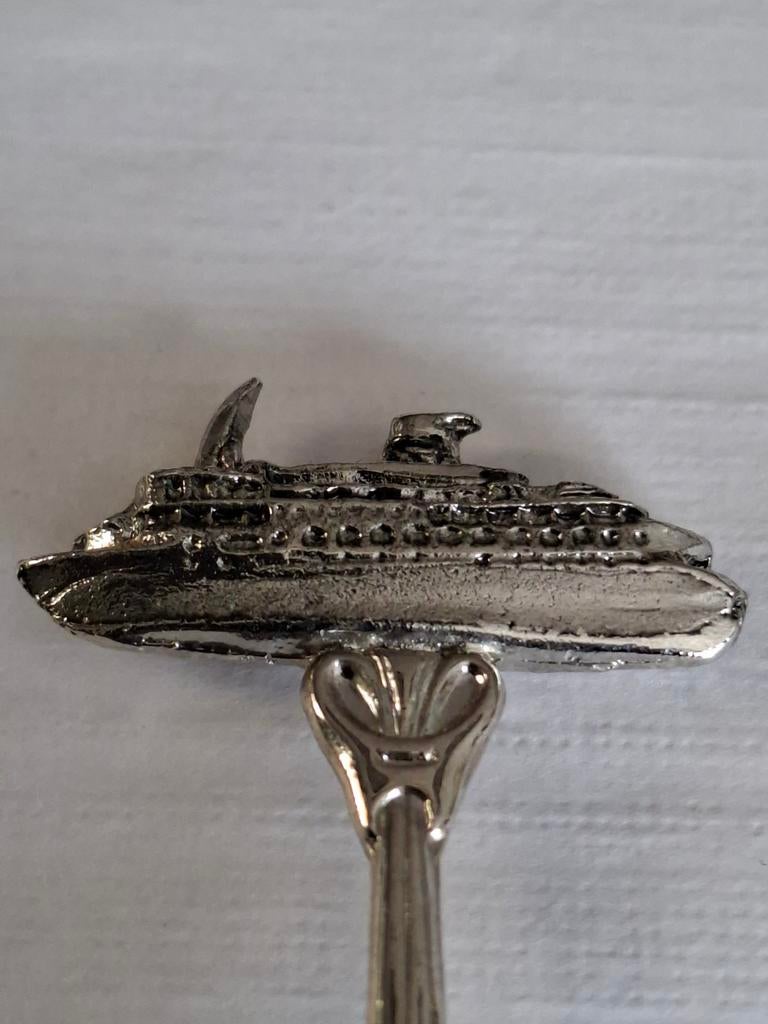 Zilverkleurige lepel met schip en 'BC Ferries', Antiek en Kunst, Antiek | Bestek, Ophalen of Verzenden