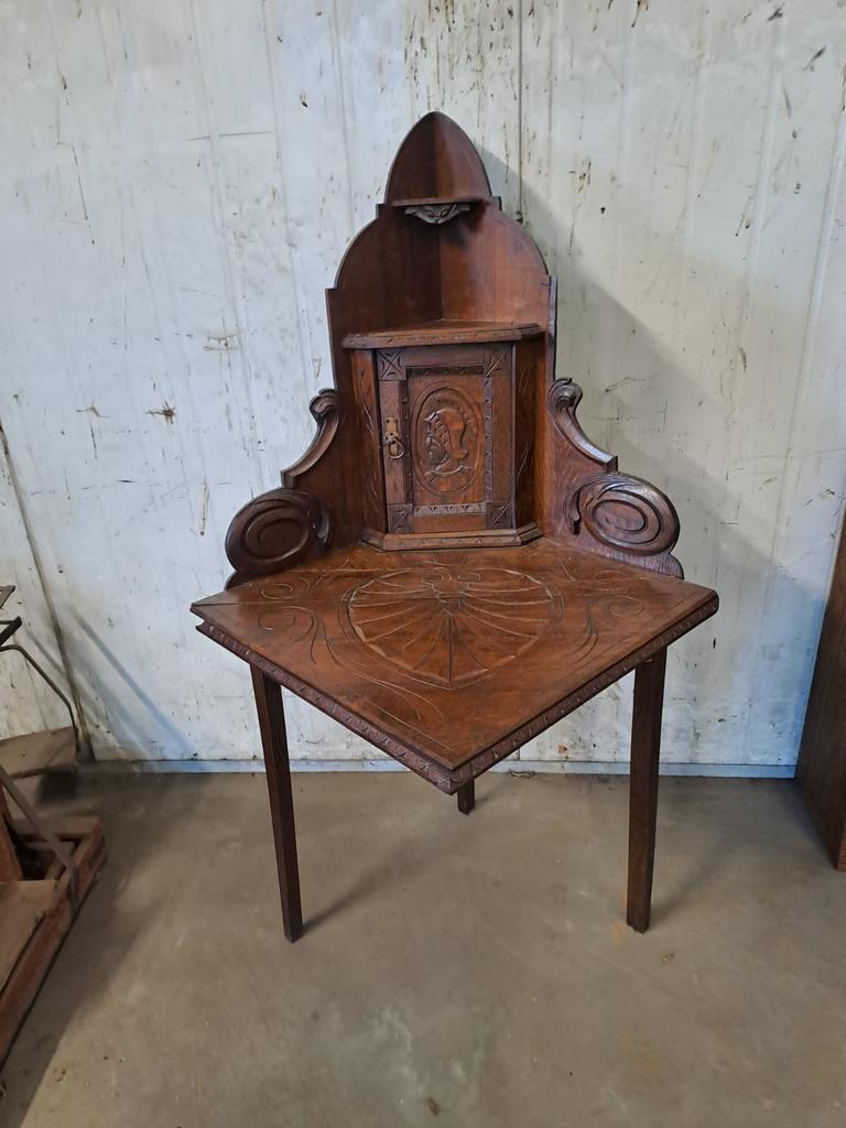 Jugendstil hoekkastje, Ophalen