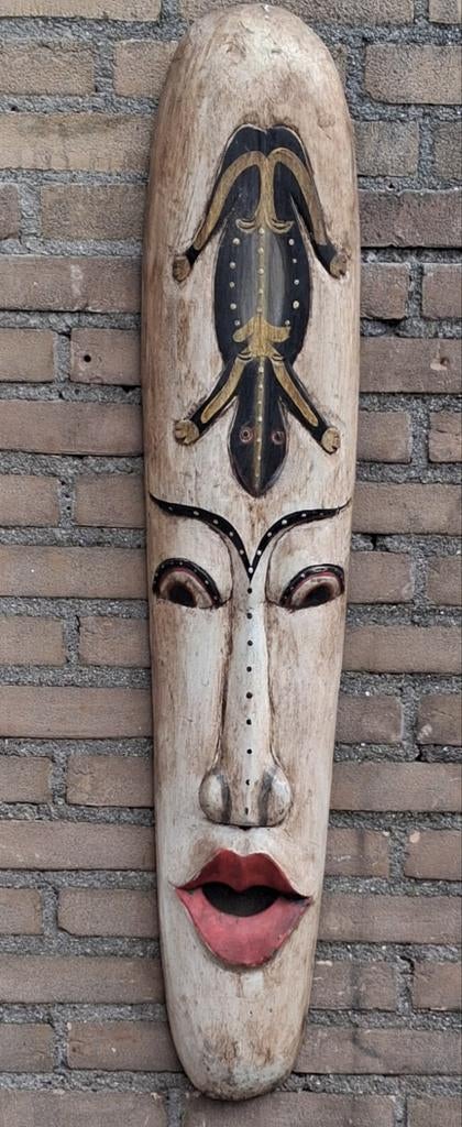 Long Fang. Wall mask. Gabon. Houtsnijwerk.  98 cm., Ophalen