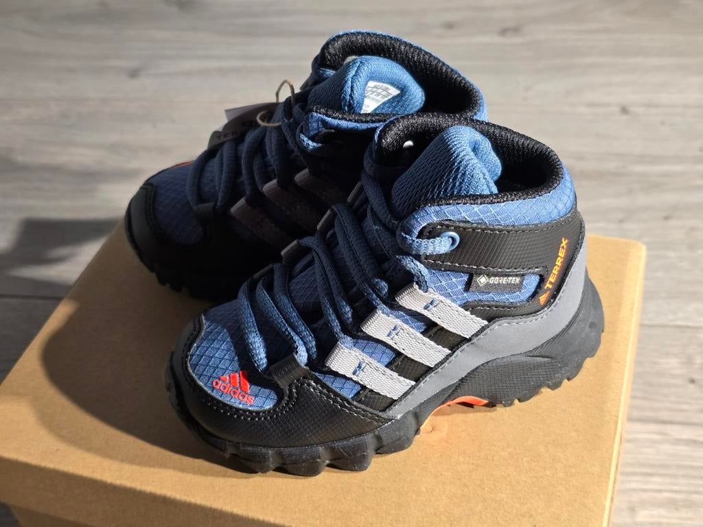 Mooie wandelschoenen Adidas Terrex, maat 20, Nieuw (G), Kinderen en Baby's, Kinderkleding | Schoenen en Sokken, Ophalen of Verzenden