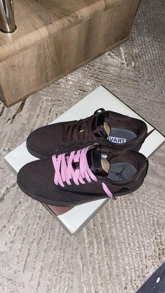 Travis Scott Velvet Brown Sneakers - Maat 42, Kleding | Heren, Schoenen, Ophalen of Verzenden, Nieuw, Bruin, Sneakers of Gympen