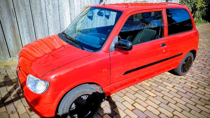 Te koop Daihatsu Cuore automaat, klein maar fijn., Auto's, Oldtimers, Particulier, Daihatsu, Benzine, Automaat, Rood, Grijs, Stof