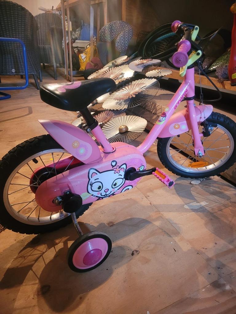 Roze kinderfietsje met zijwieltjes, Ophalen, Gebruikt, Minder dan 16 inch, Zijwieltjes